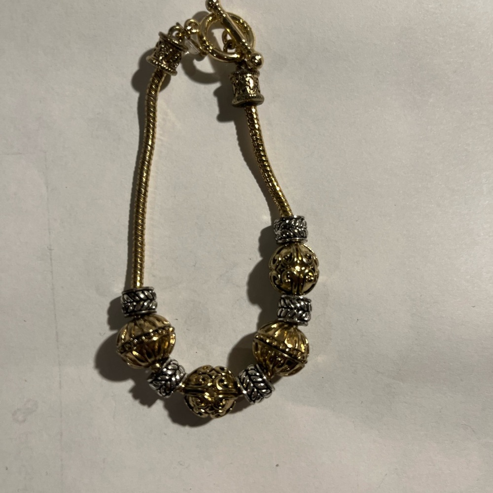 Elegant Gold and Silver Bracelet - Picture 4 of 5